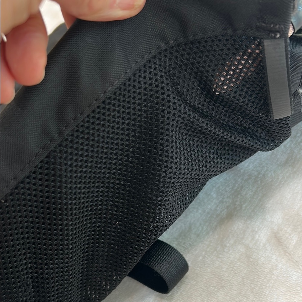 The North Face Vault Black Backpack - Picture 7 of 10